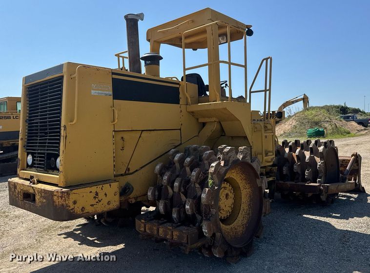 image for item DY0287 1984 Caterpillar 815B soil compactor