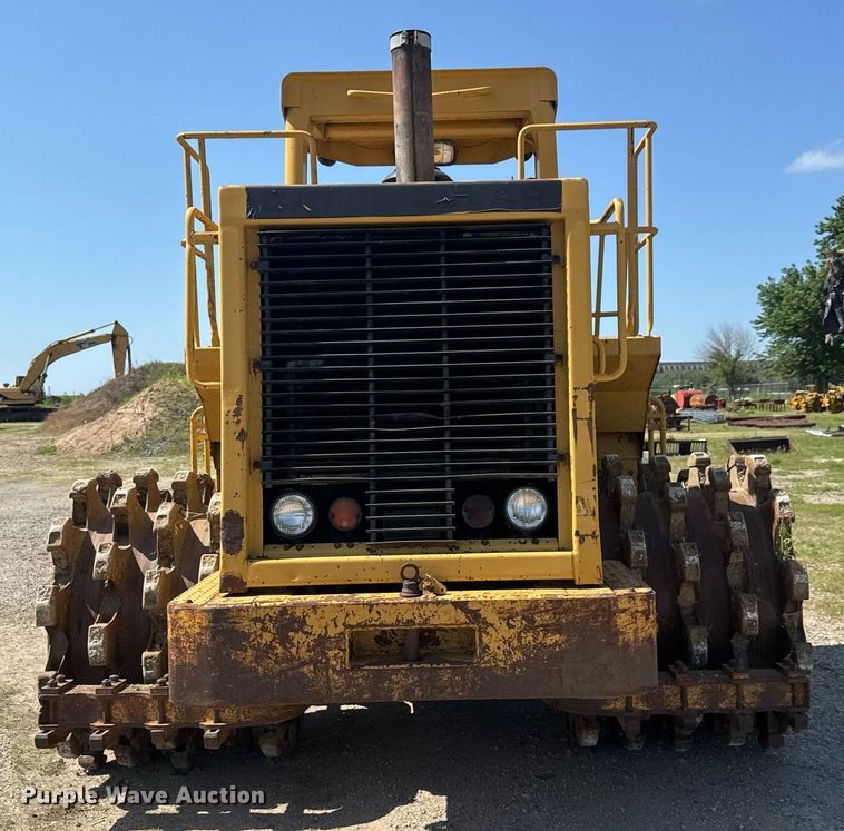 image for item DY0287 1984 Caterpillar 815B soil compactor