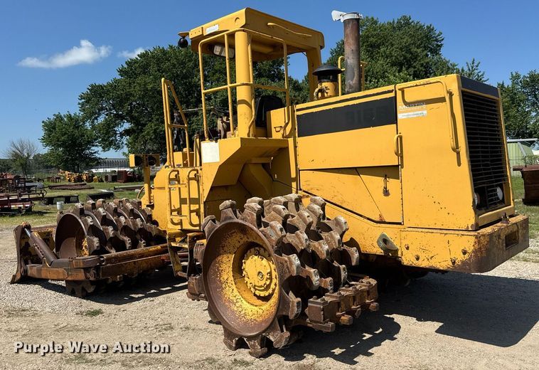 image for item DY0287 1984 Caterpillar 815B soil compactor