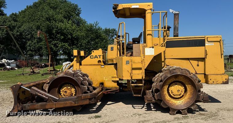 image for item DY0287 1984 Caterpillar 815B soil compactor