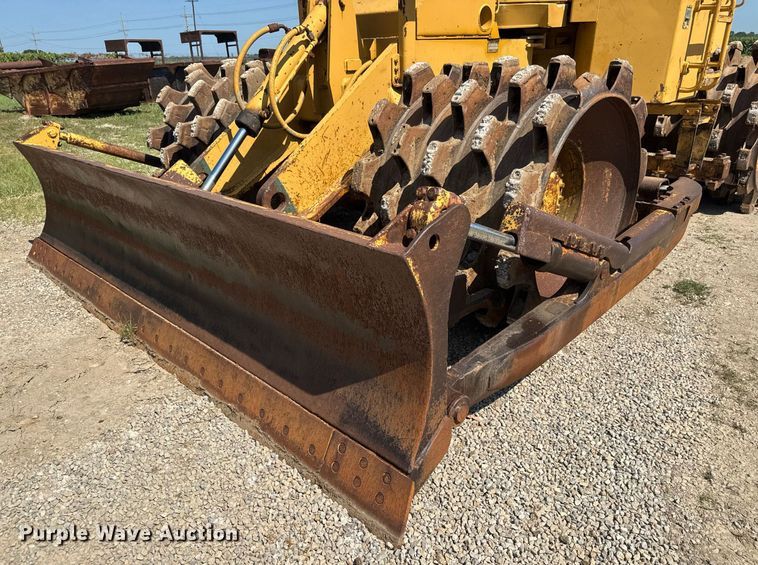 image for item DY0287 1984 Caterpillar 815B soil compactor
