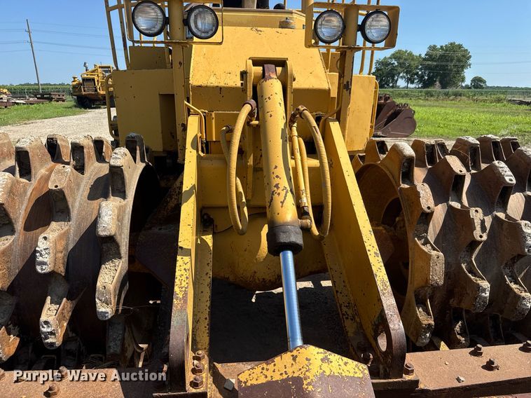 image for item DY0287 1984 Caterpillar 815B soil compactor