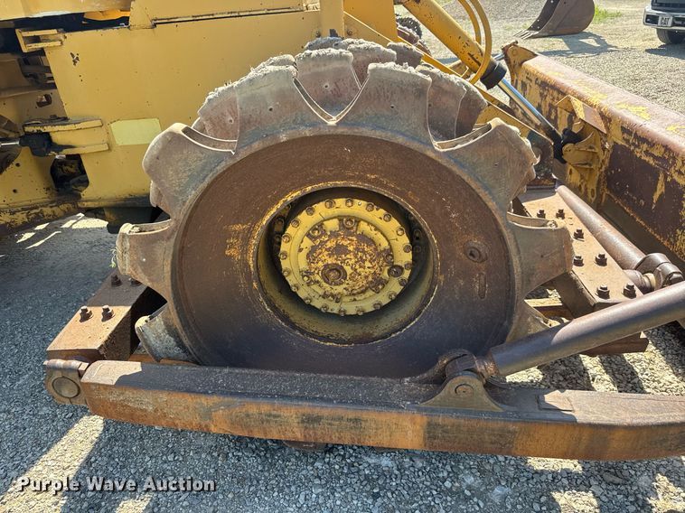 image for item DY0287 1984 Caterpillar 815B soil compactor