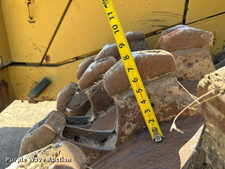 image for item DY0287 1984 Caterpillar 815B soil compactor