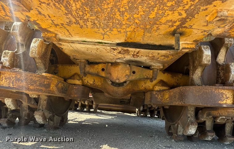 image for item DY0287 1984 Caterpillar 815B soil compactor