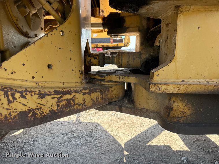 image for item DY0287 1984 Caterpillar 815B soil compactor