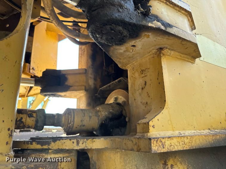 image for item DY0287 1984 Caterpillar 815B soil compactor
