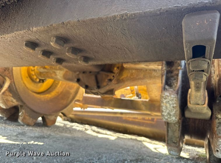 image for item DY0287 1984 Caterpillar 815B soil compactor