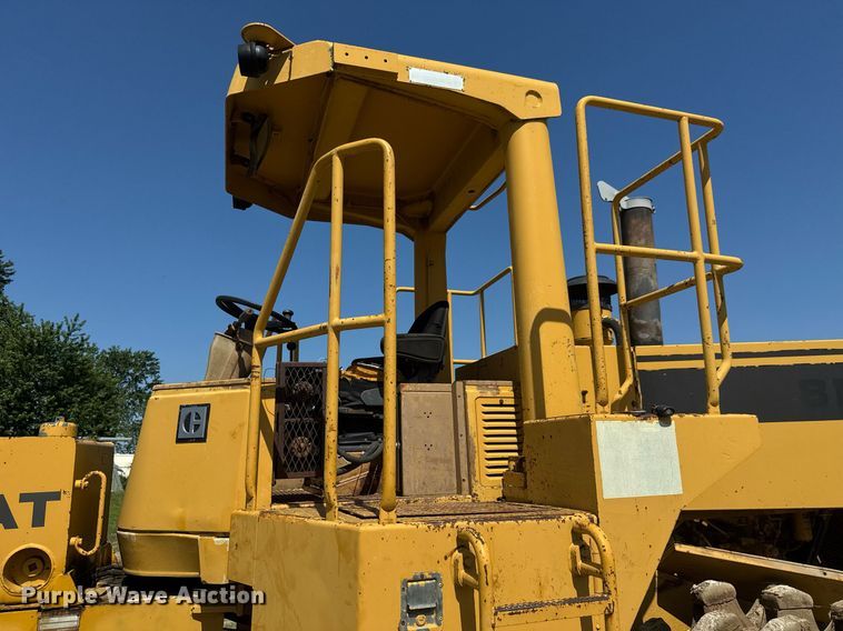 image for item DY0287 1984 Caterpillar 815B soil compactor