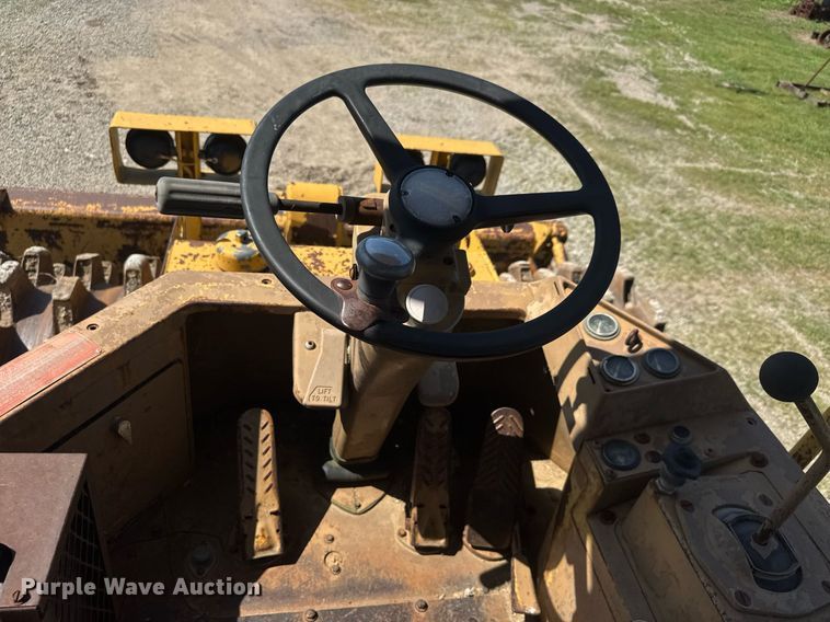 image for item DY0287 1984 Caterpillar 815B soil compactor