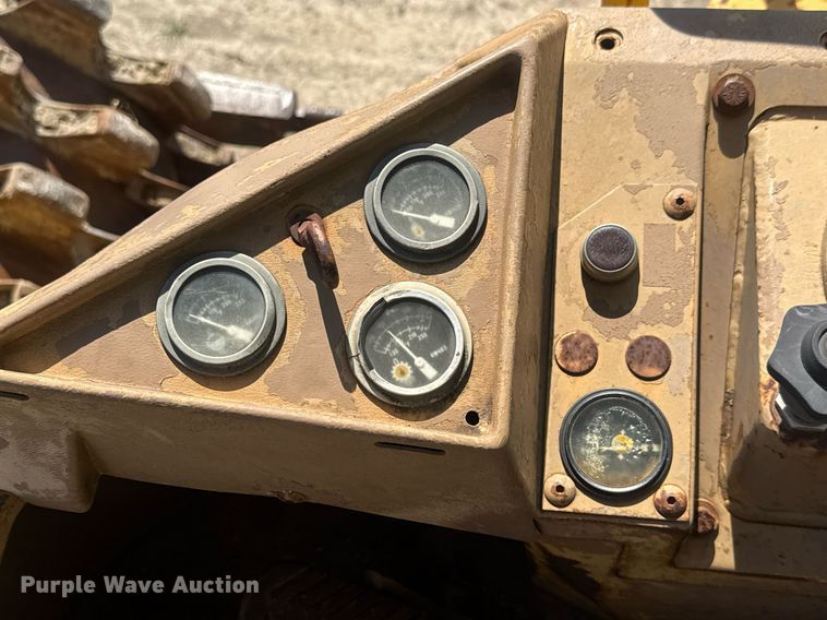 image for item DY0287 1984 Caterpillar 815B soil compactor