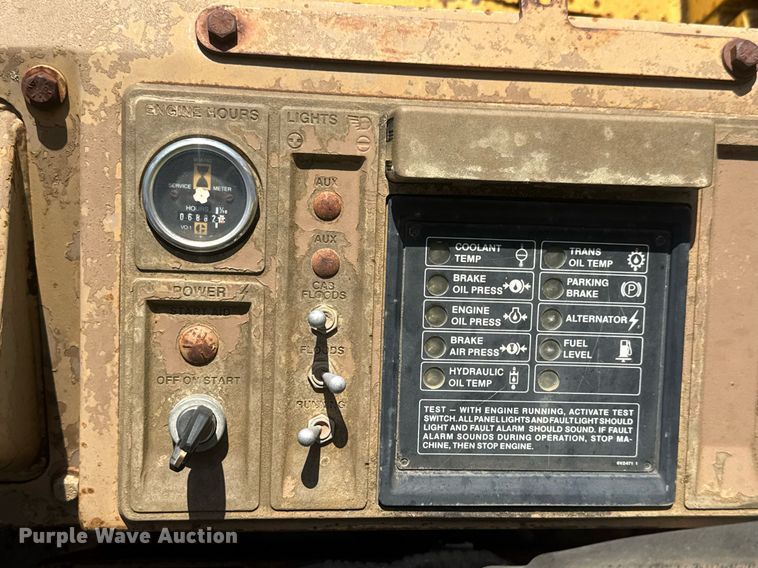image for item DY0287 1984 Caterpillar 815B soil compactor