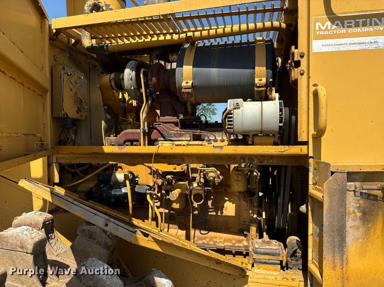 image for item DY0287 1984 Caterpillar 815B soil compactor