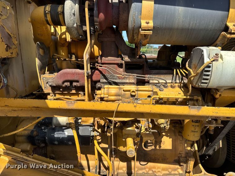 image for item DY0287 1984 Caterpillar 815B soil compactor