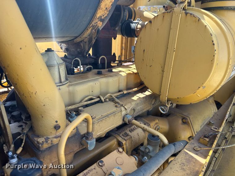 image for item DY0287 1984 Caterpillar 815B soil compactor