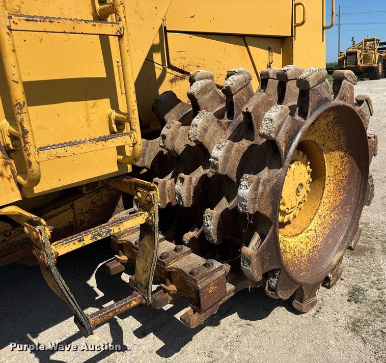 image for item DY0287 1984 Caterpillar 815B soil compactor