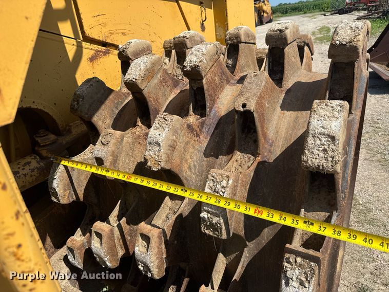 image for item DY0287 1984 Caterpillar 815B soil compactor