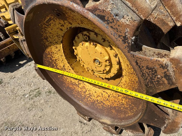 image for item DY0287 1984 Caterpillar 815B soil compactor