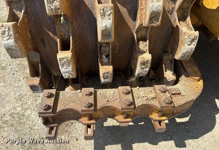 image for item DY0287 1984 Caterpillar 815B soil compactor