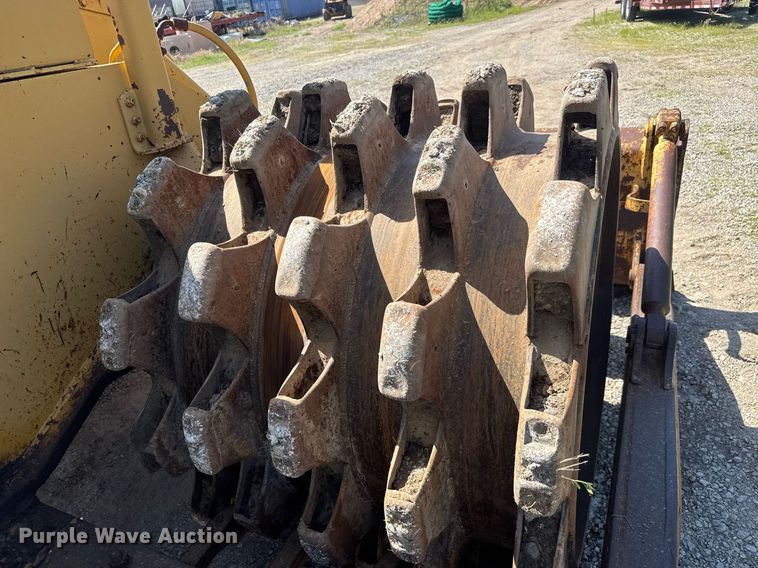 image for item DY0287 1984 Caterpillar 815B soil compactor