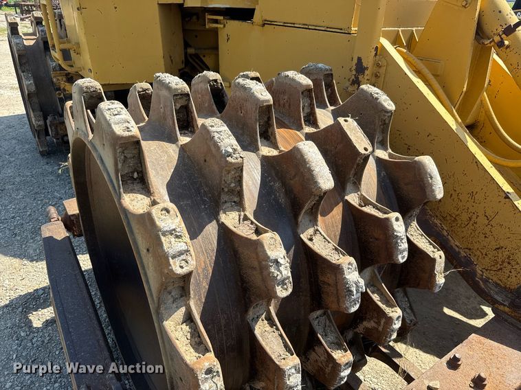 image for item DY0287 1984 Caterpillar 815B soil compactor