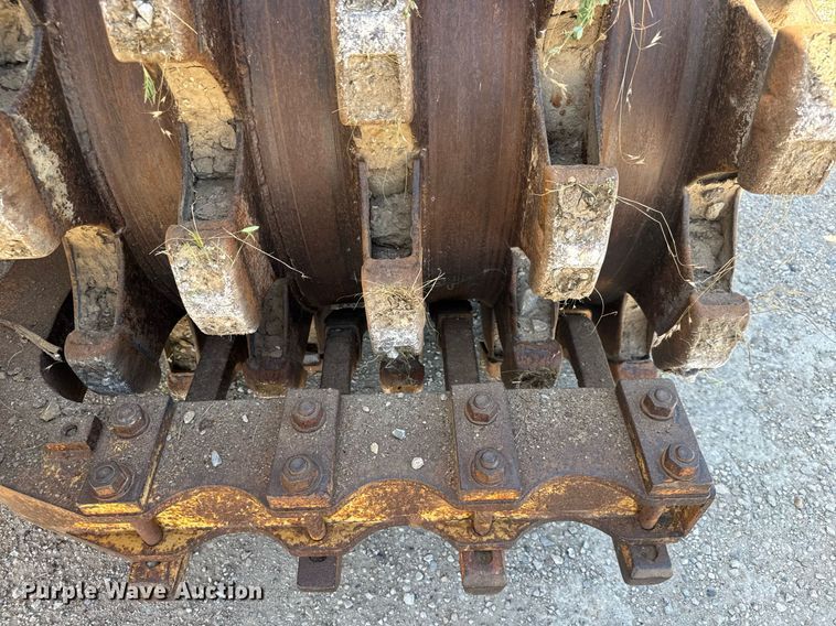 image for item DY0287 1984 Caterpillar 815B soil compactor