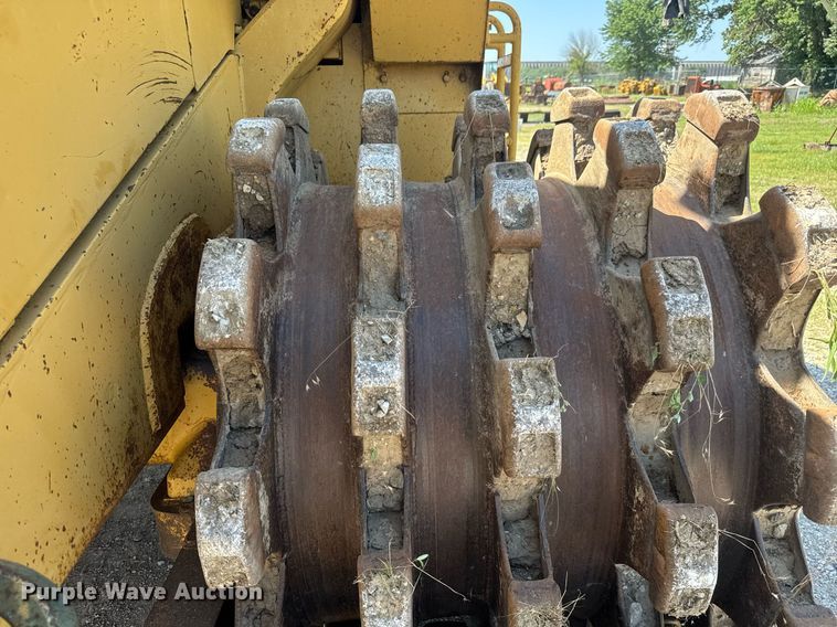 image for item DY0287 1984 Caterpillar 815B soil compactor