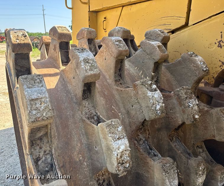 image for item DY0287 1984 Caterpillar 815B soil compactor