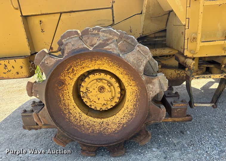 image for item DY0287 1984 Caterpillar 815B soil compactor