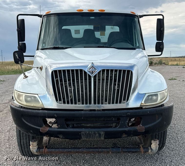 image for item DY0325 2006 International 4300 SBA water truck