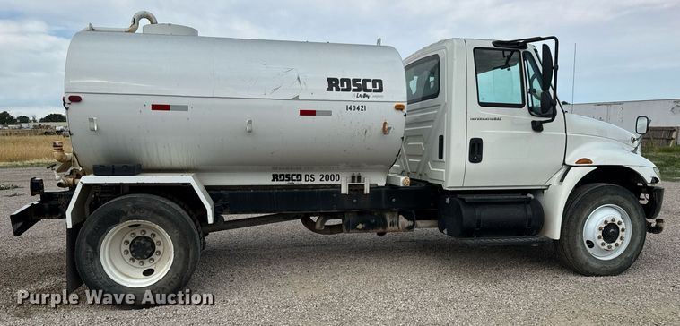 image for item DY0325 2006 International 4300 SBA water truck