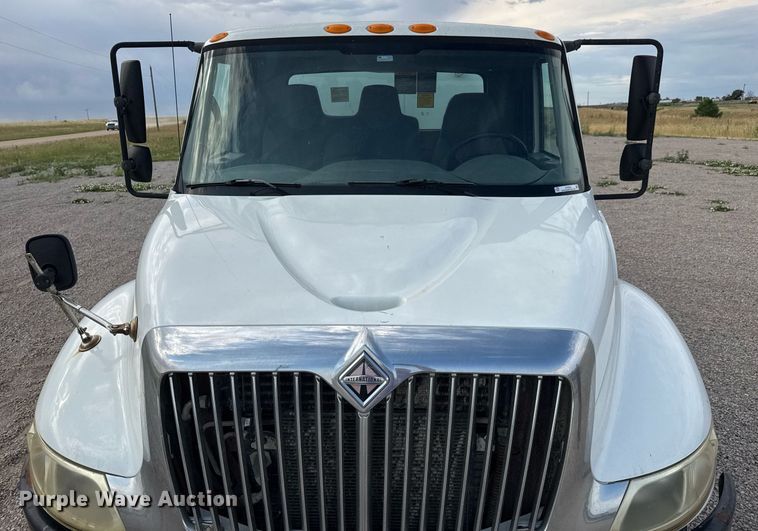 image for item DY0325 2006 International 4300 SBA water truck