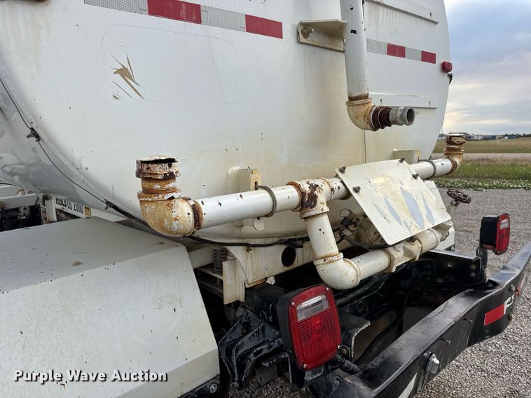 image for item DY0325 2006 International 4300 SBA water truck