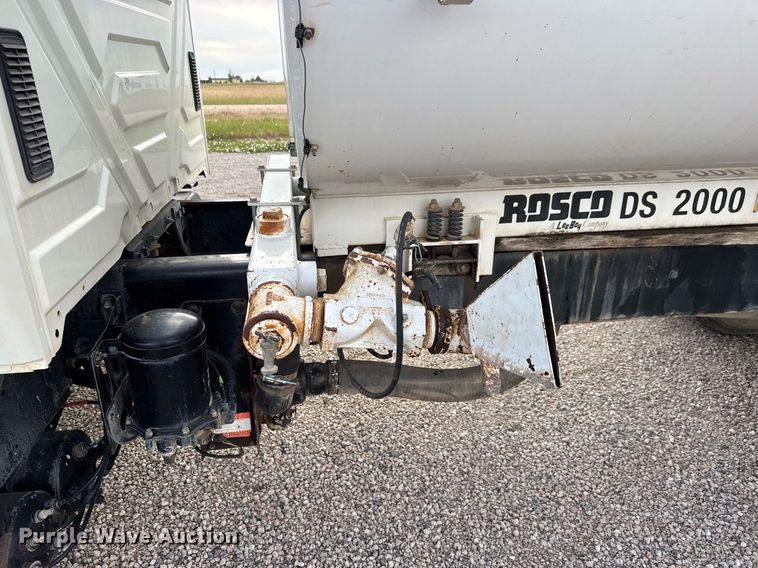 image for item DY0325 2006 International 4300 SBA water truck