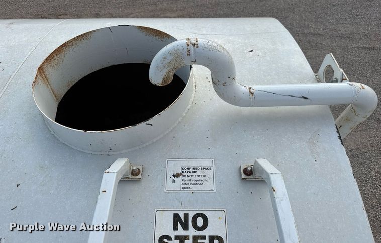 image for item DY0325 2006 International 4300 SBA water truck