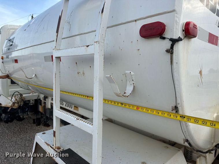 image for item DY0325 2006 International 4300 SBA water truck