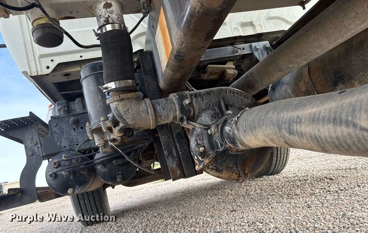 image for item DY0325 2006 International 4300 SBA water truck