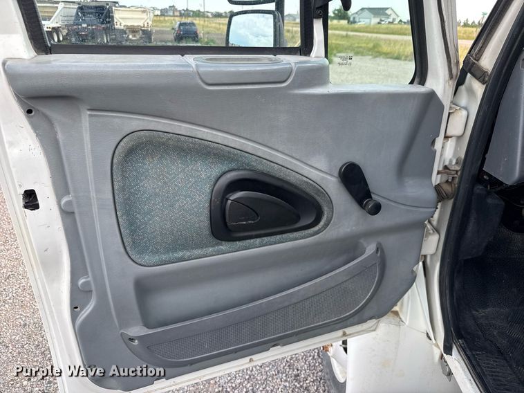 image for item DY0325 2006 International 4300 SBA water truck