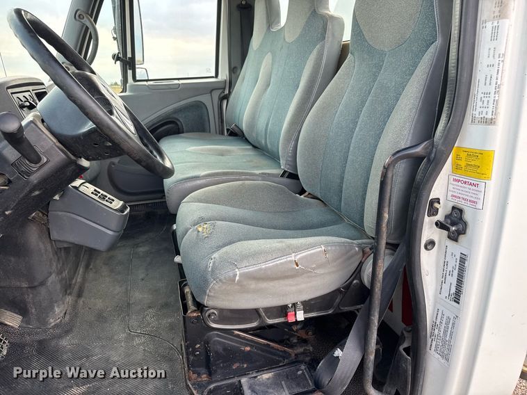 image for item DY0325 2006 International 4300 SBA water truck