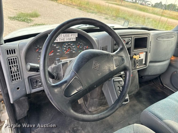 image for item DY0325 2006 International 4300 SBA water truck