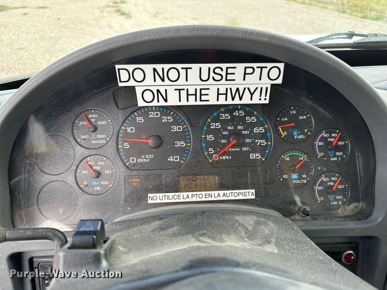 image for item DY0325 2006 International 4300 SBA water truck