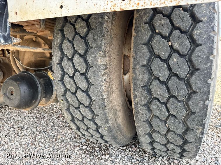 image for item DY0325 2006 International 4300 SBA water truck