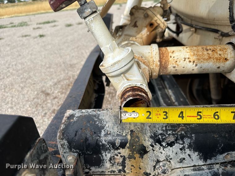 image for item DY0325 2006 International 4300 SBA water truck