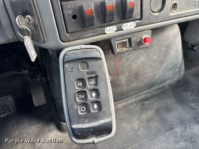 image for item DY0325 2006 International 4300 SBA water truck