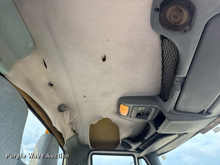 image for item DY0325 2006 International 4300 SBA water truck