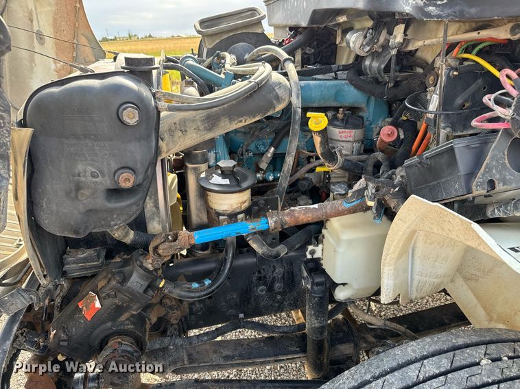 image for item DY0325 2006 International 4300 SBA water truck