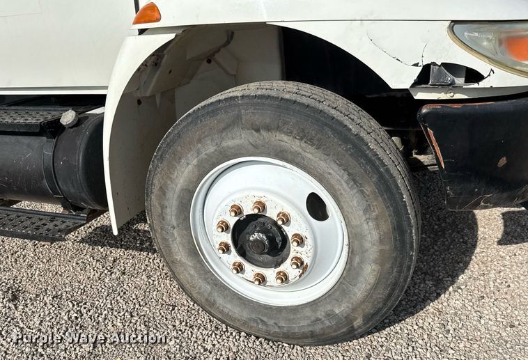 image for item DY0325 2006 International 4300 SBA water truck