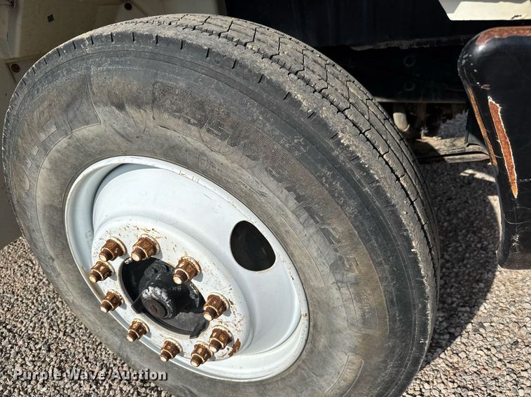 image for item DY0325 2006 International 4300 SBA water truck