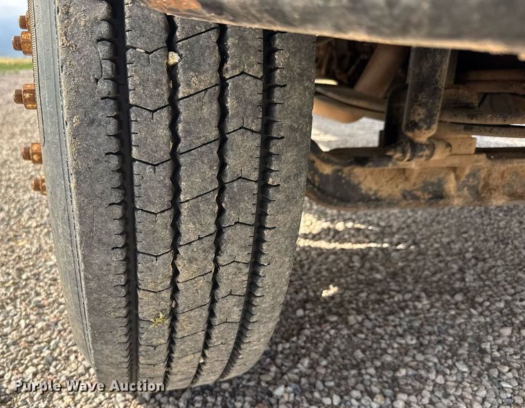 image for item DY0325 2006 International 4300 SBA water truck