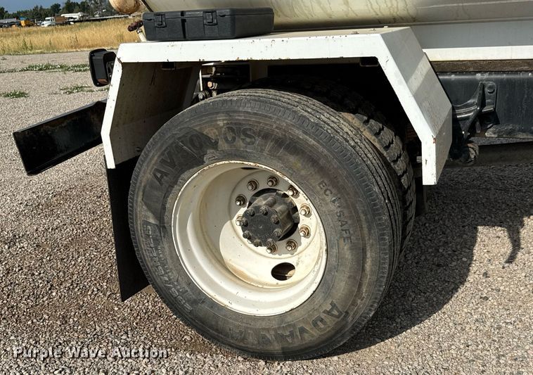 image for item DY0325 2006 International 4300 SBA water truck